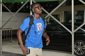 記者：返回非洲的申花外援阿蘇埃，遭遇比賽突然取消的怪事