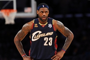 楊毅：詹姆斯決定1之前騎士對他像兒子伺候爸爸 老詹在球隊橫著走