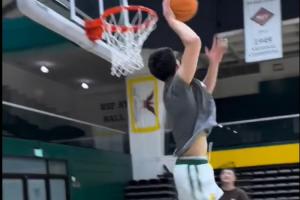 身體狀態不錯！王俊杰訓練中輕盈起跳完成180°單臂暴扣