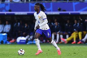 改踢左后衛？隊報：法國中場競爭激烈，卡馬文加面臨改位置的抉擇