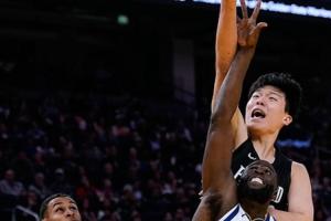 末節四犯 遺憾犯滿離場！四個字評價一下楊瀚森的NBA季前賽首秀！