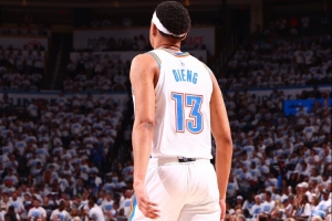 戴格諾特：吉昂在身體對抗上取得了明顯進步 自信心也更強了