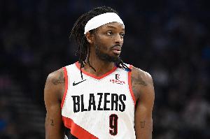 打得還行！格蘭特半場9投2中得8分5板1助2斷0失誤 正負值+11