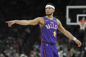 形勢突變！太陽第三節30-13凈勝籃網17分完成反超 布克單節12分