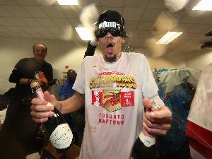 三隊三冠頂級3D！去年今日：丹尼-格林在個人社媒宣布退役