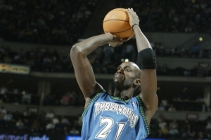 冷知識！加內特是唯一一位對陣過72勝公牛和73勝勇士的球員