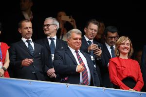 馬卡：巴薩參加EFC大會(huì)已展現(xiàn)立場(chǎng)，800多家俱樂(lè)部不信歐超能復(fù)活