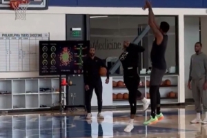 依舊絲滑！喬治訓(xùn)練中玩1V1 連續(xù)在烏布雷馬克西頭上完成干拔