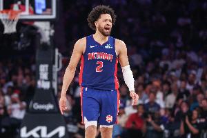 持續(xù)進(jìn)化！康寧漢姆半場(chǎng)14中8&8罰全中怒轟26分6板6助2斷！