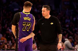 東契奇組織團建！雷迪克：我們得到的都是積極的反饋！