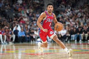 格萊姆斯談后衛線擁擠：加快比賽節奏就行了 我們有很多好后衛