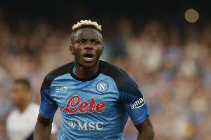 含淚轉(zhuǎn)會(huì)！奧斯梅恩：被迫簽約那不勒斯，痛失父親未能見(jiàn)最后一面