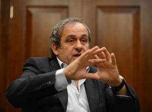 普拉蒂尼：伊爾迪茲是10號(hào)位，不明白為何莫塔和圖多爾讓他踢邊路