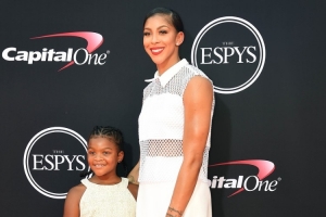 坎迪斯-帕克：退役后蕭華隔三差五問(wèn)候 而WNBA總裁從未聯(lián)系