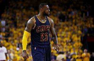 楊毅：詹姆斯騎士2.0時代還是完全掌控 他不簽長合同就是1+1