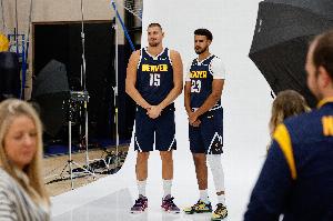 約基奇：我覺得卡梅隆-約翰遜總在勉強自己融入 他不必刻意迎合