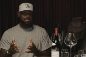 詹姆斯：現(xiàn)代籃球回合數(shù)、空間拉扯都遠超過去 對身體的損耗更大