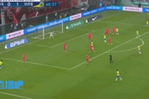 秀飛了！羅德里戈禁區內故意漏球+晃暈后衛，右腳弧線球打門得手