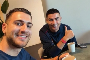 達洛特社媒曬與C羅一起喝咖啡照片：咖啡搭子?