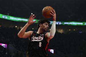 發揮穩定！阿夫迪亞半場8中4&三分5中2拿到13分6板2助1帽