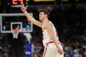 空間型內(nèi)線要長成？波斯特14中7得20分4板2助 末節(jié)轟15分