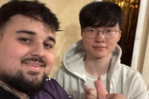 VKS經理曬Carlos和Faker合影并配文：GOAT