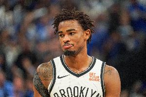 咋就是打不進(jìn)！克拉克斯頓半場(chǎng)7投僅1中拿到2分 另有6籃板