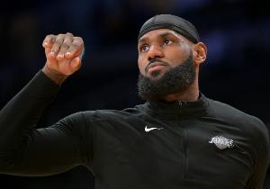 大范調(diào)侃：詹姆斯7-8年前就該退役了 我執(zhí)教時每年都建議他退役