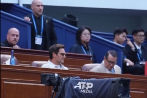 費(fèi)德勒現(xiàn)身上海大師賽，現(xiàn)場觀戰(zhàn)林德克內(nèi)希對陣瓦舍羅的男單決賽