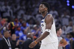 華子更多承擔(dān)持球防守任務(wù)！芬奇：能一定程度上減少麥丹犯規(guī)麻煩