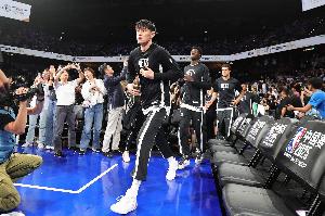 媒體人：曾凡博昨天賽后沒拿行李 據(jù)說會先回北京解決簽證問題