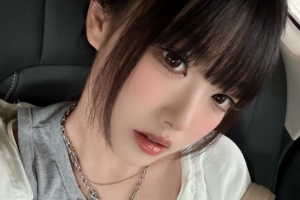 主持周敢敢曬照：定妝照 拍了幾個jojo立還有炮姐經典投硬幣動作