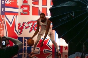 火箭隊拍攝城市版球衣定妝照 邀請季票持有球迷到場互動