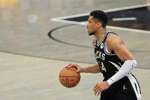 小試一下牛刀！字母哥季前賽首秀 10中6輕松砍下13分10板3助