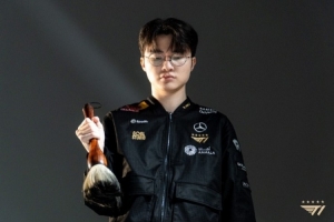 T1官方分享定妝照拍攝花絮：距離S15還有一天