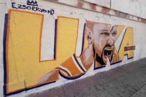 洛杉磯街頭藝術(shù)家創(chuàng)作東契奇新壁畫：盧卡的時代已經(jīng)到來！