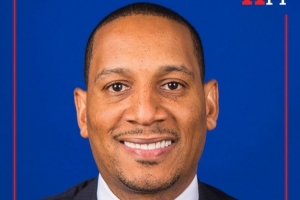 曾擔任過多隊助教！前NBA球員霍華德-埃斯利加入獨行俠任球探一職