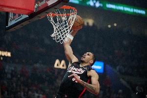 隊(duì)記：卡馬拉因膝蓋酸痛缺席訓(xùn)練 明天對(duì)陣勇士是否出戰(zhàn)未確定