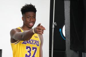 Stein：字母哥的四弟科斯塔斯簽不了雙向合同 所以雄鹿簽了老五