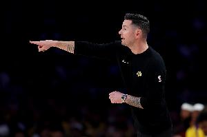 雷迪克：制定輪換策略會(huì)考慮誰防守&誰進(jìn)攻&外線火力是否充足