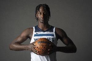 打廣州可以出戰！萊昂納德-米勒右手小拇指割傷已恢復！