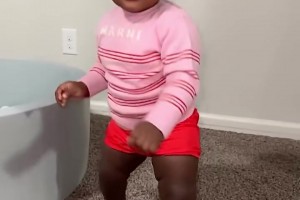 ??天賦寶寶！華子不到一歲的女兒已經(jīng)會(huì)走路啦