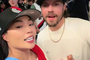 今天真牛！在波特蘭的博主珠姐現(xiàn)場(chǎng)教球迷用中文說：楊瀚森牛皮~