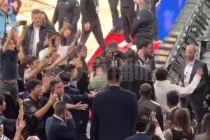 NBA中國賽，卓識雙馬尾亮相，又是不一樣的漂亮！