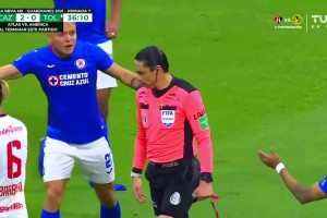 如果碰到這種情況主裁該怎么辦？