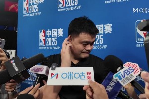 身體素質可以！王俊杰訓練中即興來了個180單手劈扣