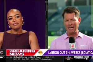 保羅和萊昂納德也不知道聊啥呢 這么嚴謹的表情