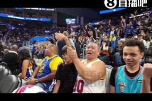 后空翻半場(chǎng)投籃，這個(gè)確實(shí)能吃互聯(lián)網(wǎng)的飯