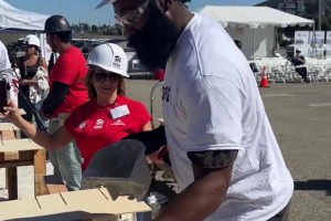 登哥這小帽一戴，氣質一點也不輸民工杜啊！