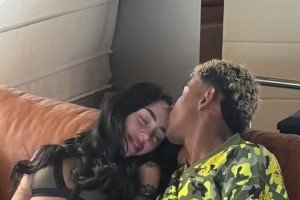 滿滿的興奮感！亞馬爾女友秀兩人親密照